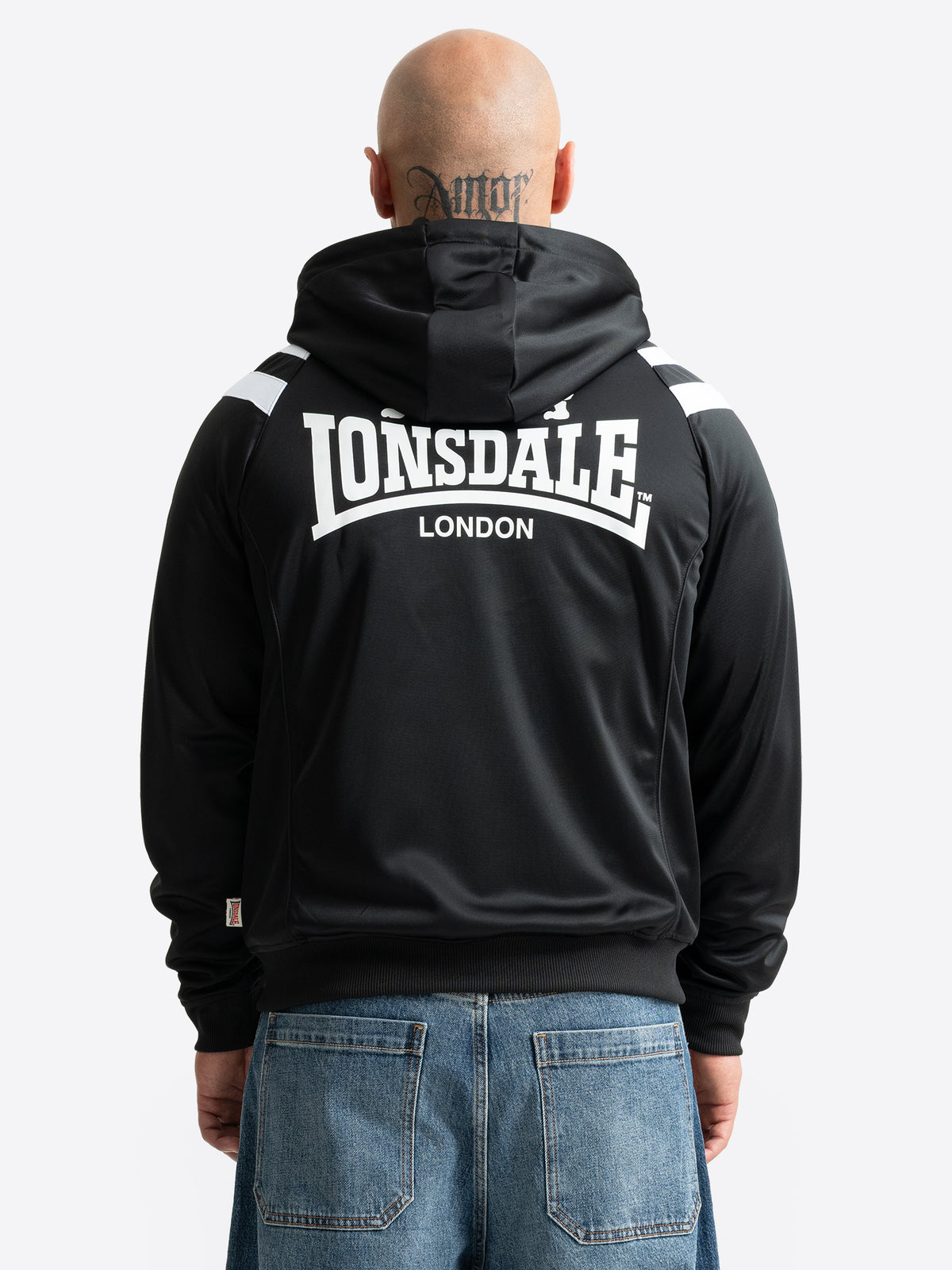 Rückansicht der Lonsdale Herren-Trainingsjacke in Schwarz mit grossem weissem Logo-Aufdruck und Kapuze
