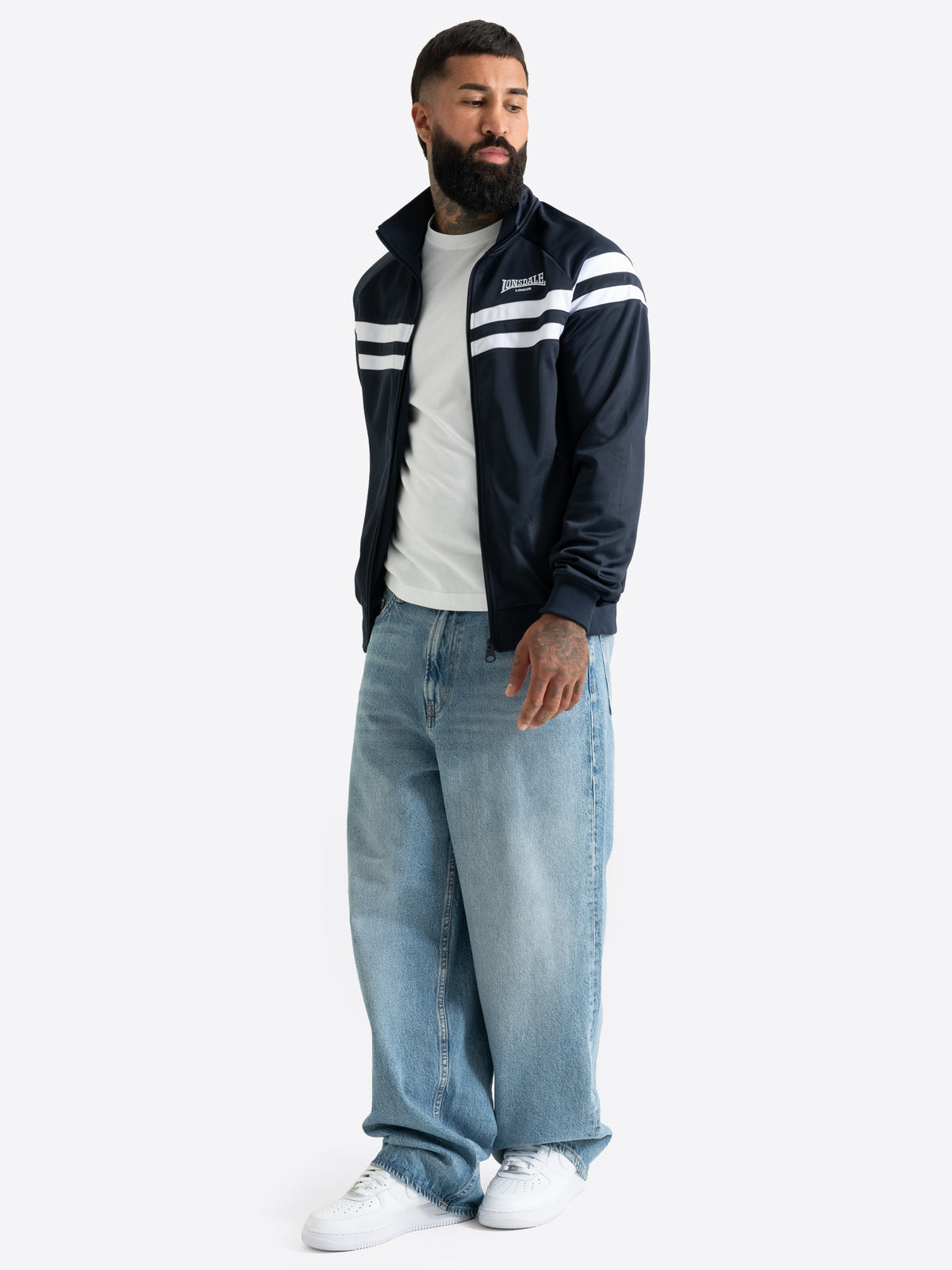 Lonsdale Herren-Trainingsjacke in Dark Navy mit Reissverschluss, gesticktem Logo und weissen Kontraststreifen.