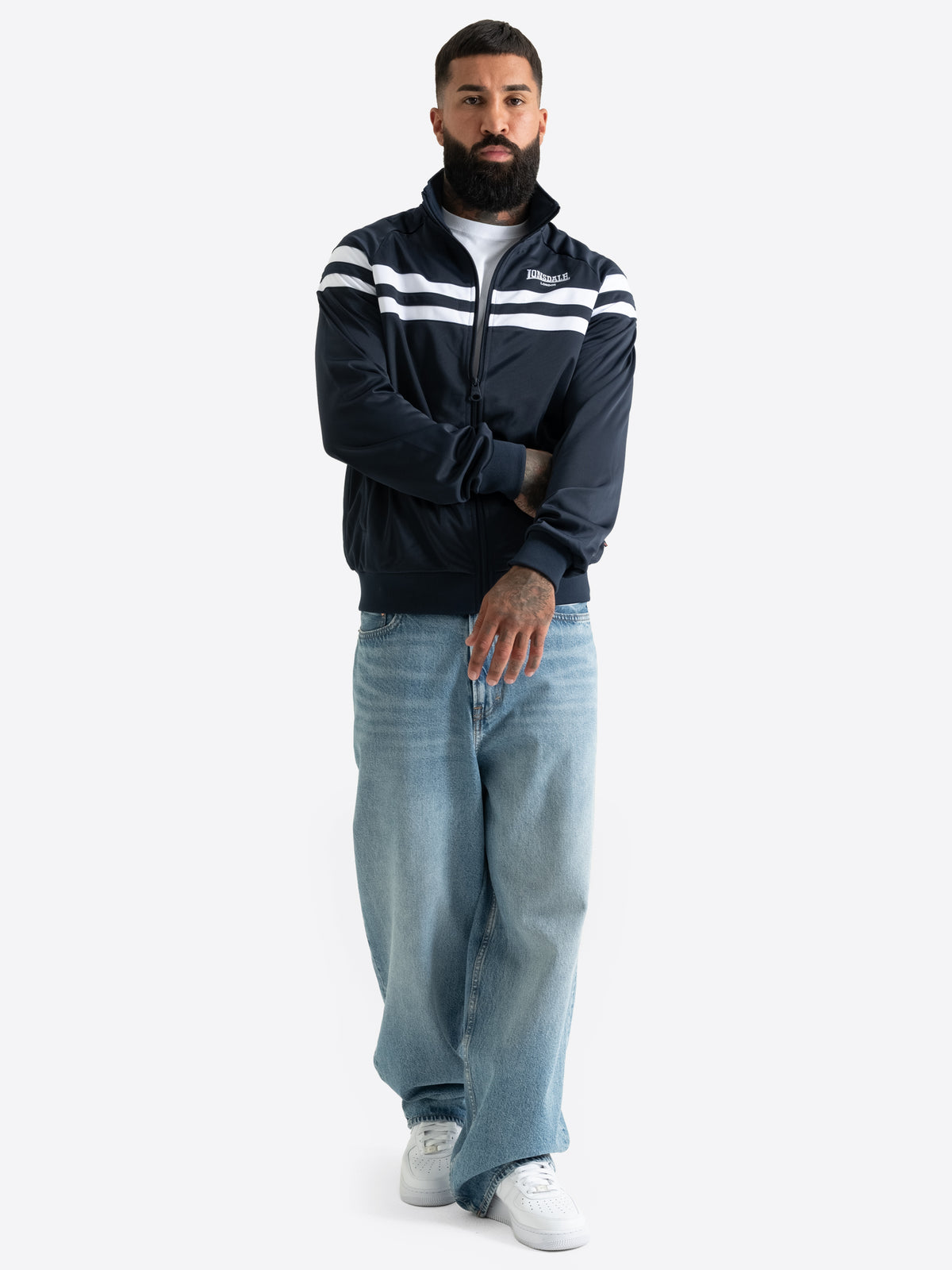 Lonsdale Herren-Trainingsjacke in Dark Navy mit Reissverschluss, gesticktem Logo und weissen Kontraststreifen.