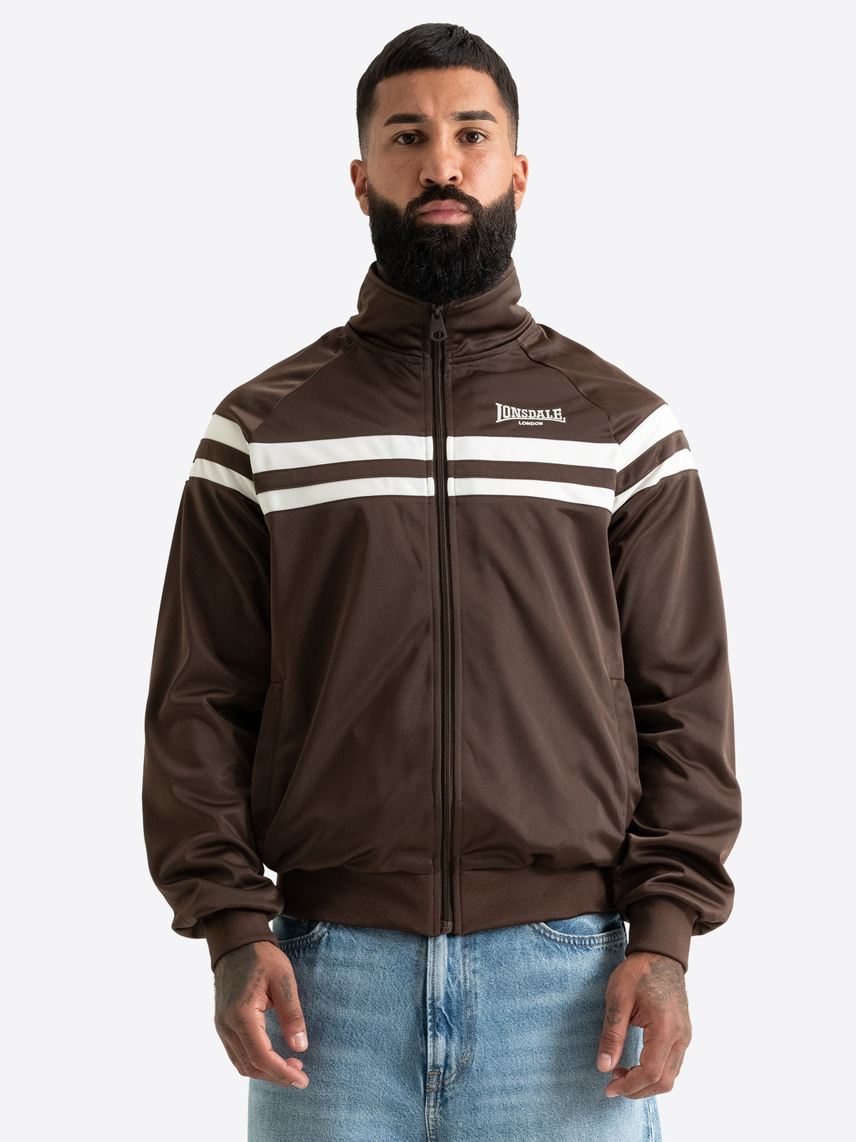 Braune Lonsdale Herren-Trainingsjacke mit Reissverschluss, gesticktem Logo und weissen Kontraststreifen.
