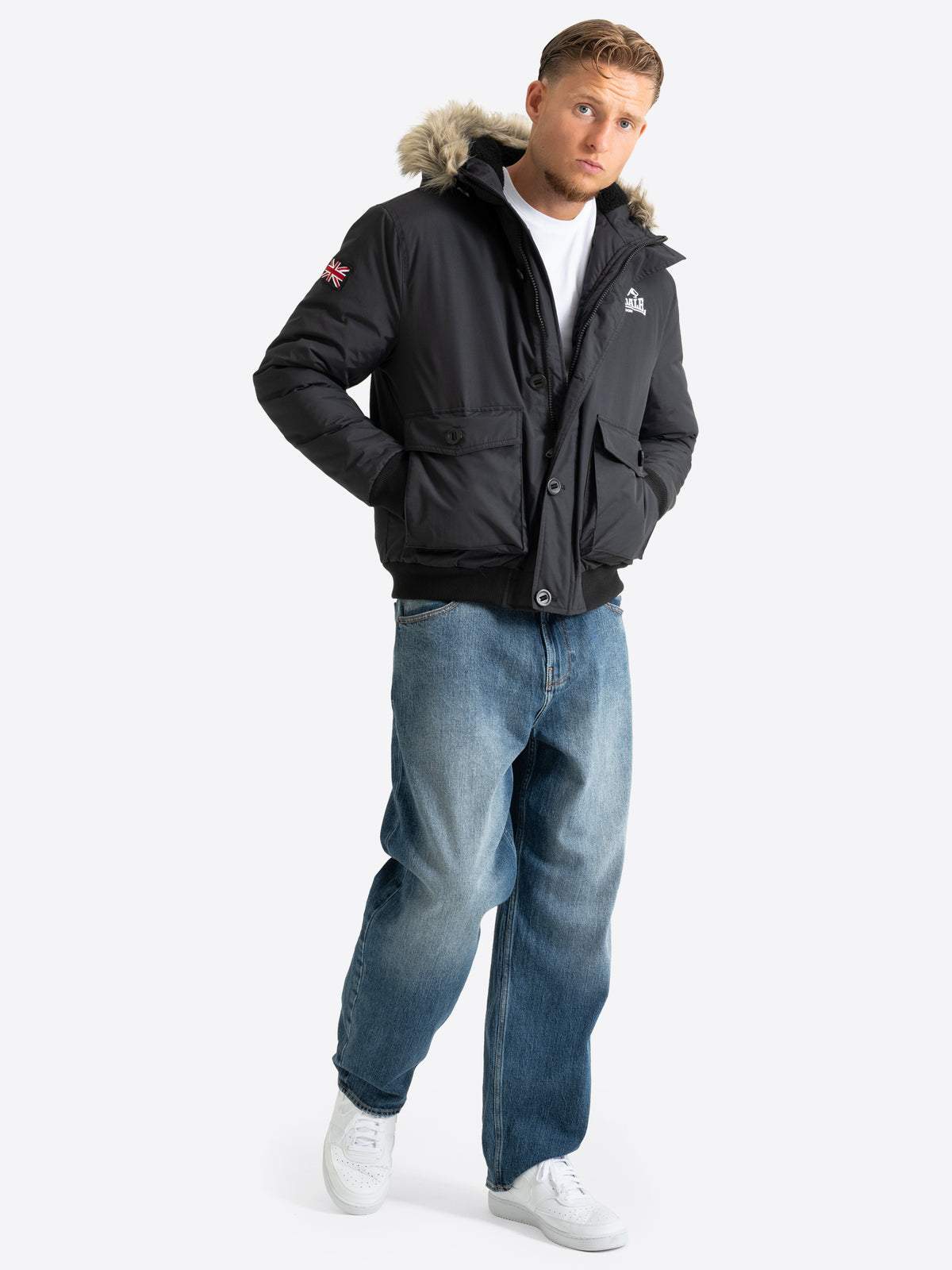 Schwarze Lonsdale Herren-Winterjacke mit Kapuze und Fell
