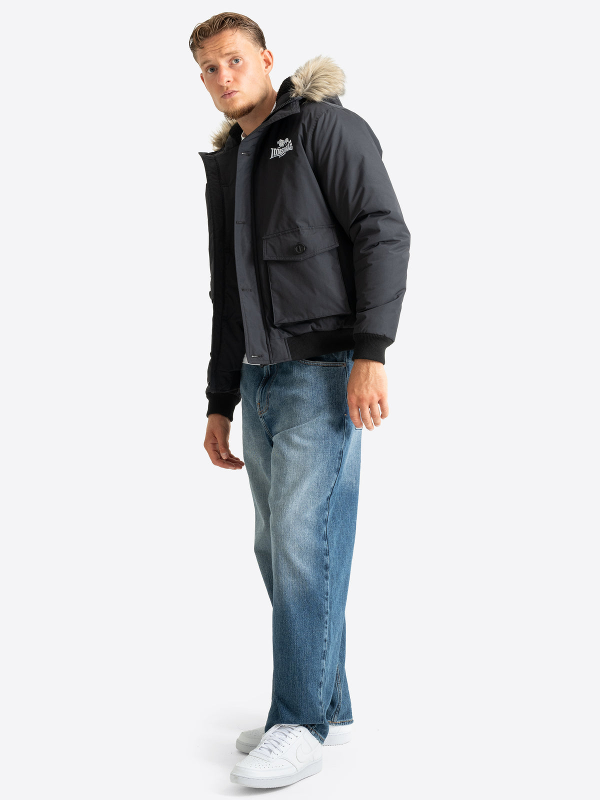 Schwarze Lonsdale Herren-Winterjacke mit Kapuze und Fell
