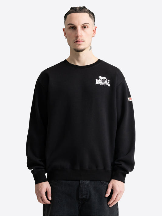 Schwarzes Lonsdale Herren-Sweatshirt mit klassischem Rundhalsausschnitt und kleinem weissen Logo-Print auf der linken Brust.