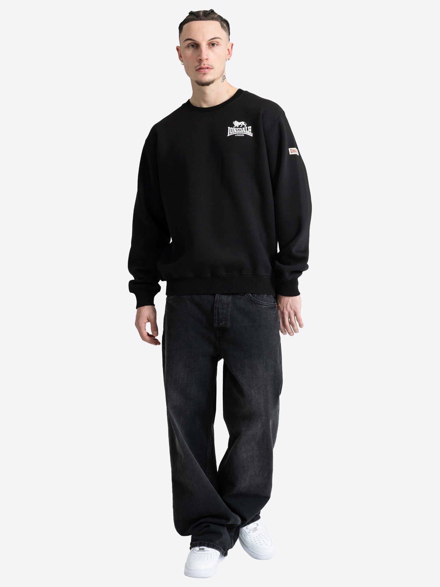 Sweatshirt mit klassischem Rundhalsausschnitt und kleinem weissen Logo-Print auf der linken Brust.
