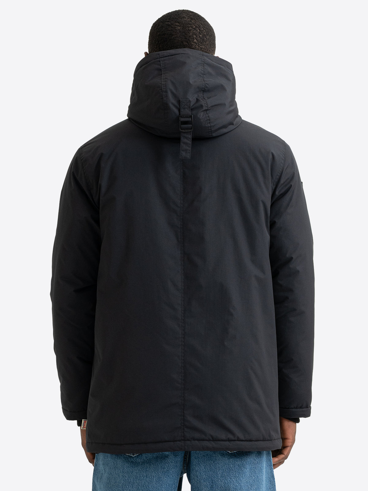 Rückansicht der schwarzen Lonsdale Herren Winterjacke mit verstellbarer Kapuze