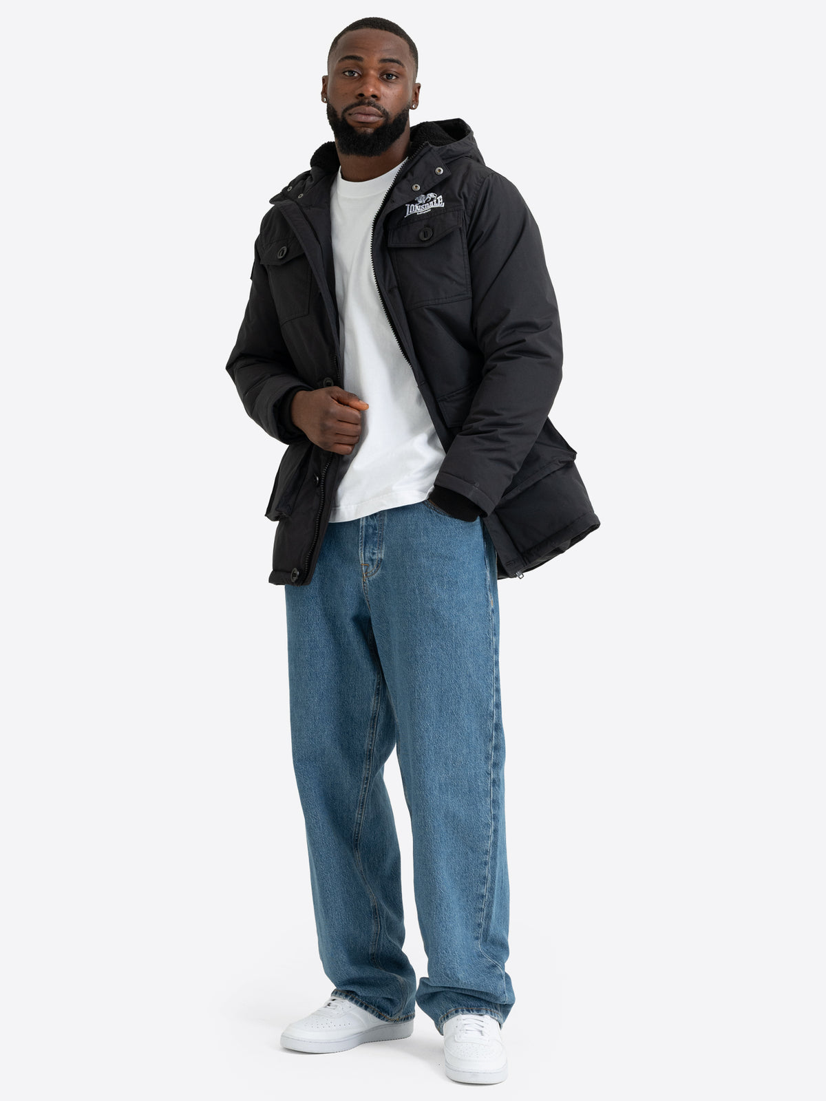 Schwarze Lonsdale Herren Winterjacke mit Kapuze und weichem Teddyfutter