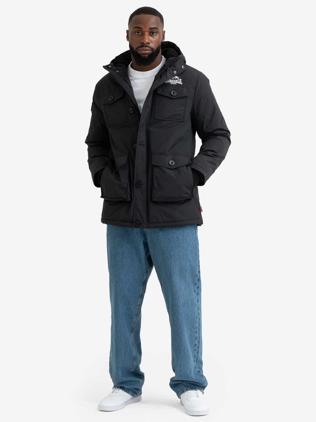 Schwarze Lonsdale Herren Winterjacke mit Kapuze und weichem Teddyfutter