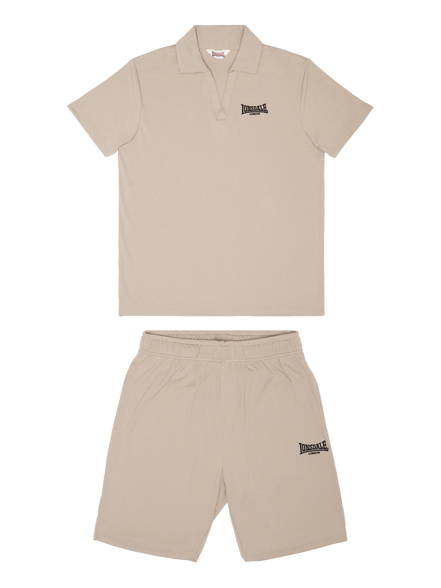 Beiges Lonsdale Herren-Set aus Poloshirt und Shorts. Normale Passform, gerippter Drop-Needle-Stoff mit Logo-Stickerei.