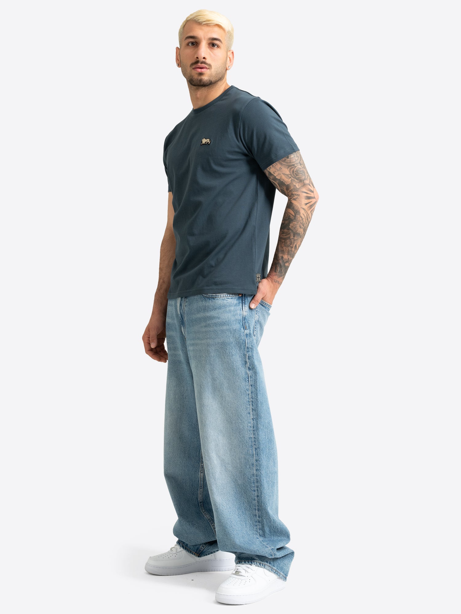  Lonsdale Herren T-Shirt blau orion blue mit kleinem Löwen-Logo auf der Brust.