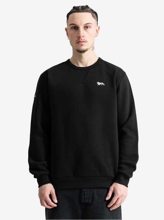 Lonsdale Herren Sweatshirt in Schwarz mit Rundhalsausschnitt und kleinem Löwen-Badge.