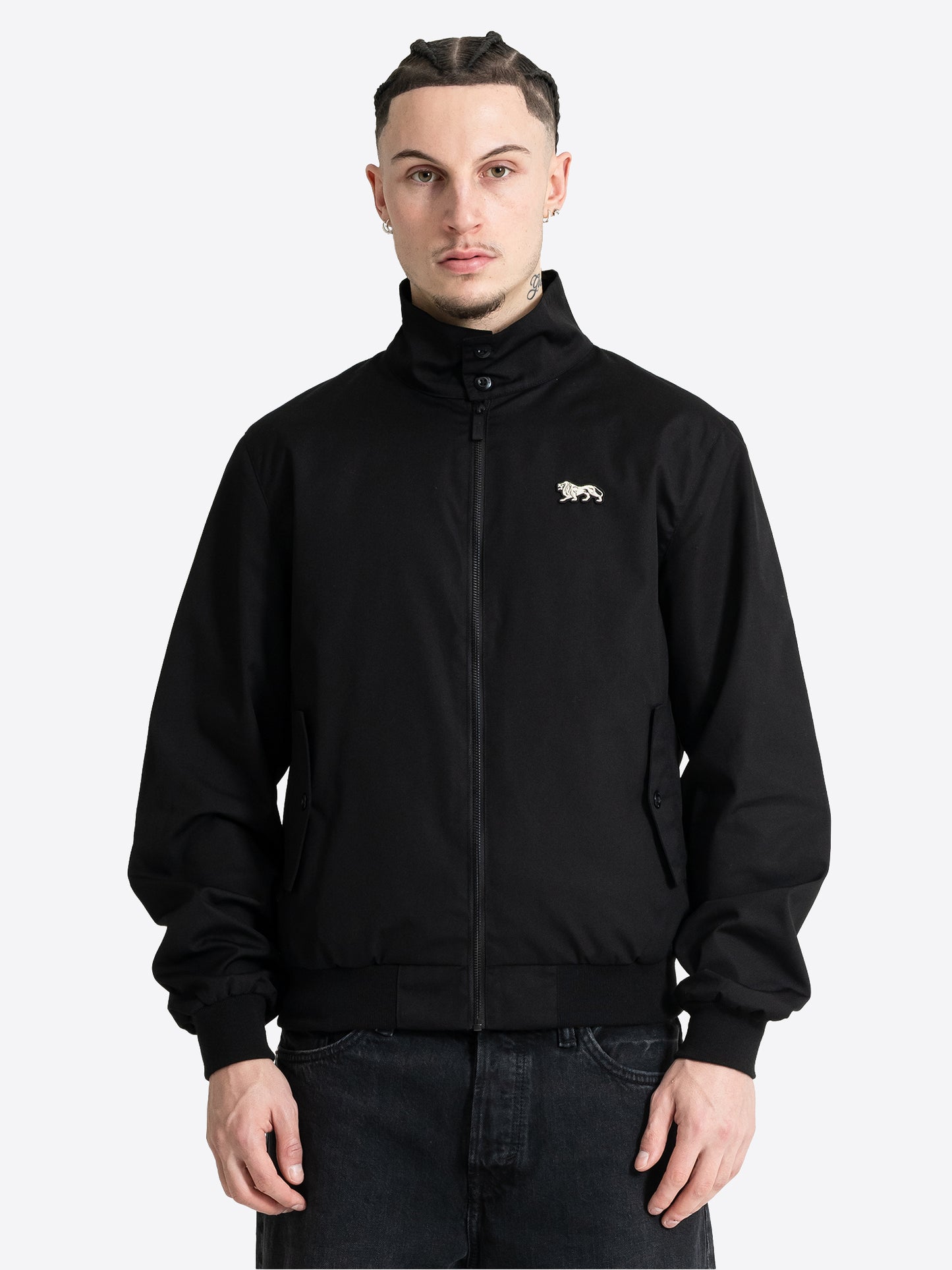 Lonsdale Herren Jacke in Schwarz mit Stehkragen und kleinem weissen Löwen Logo