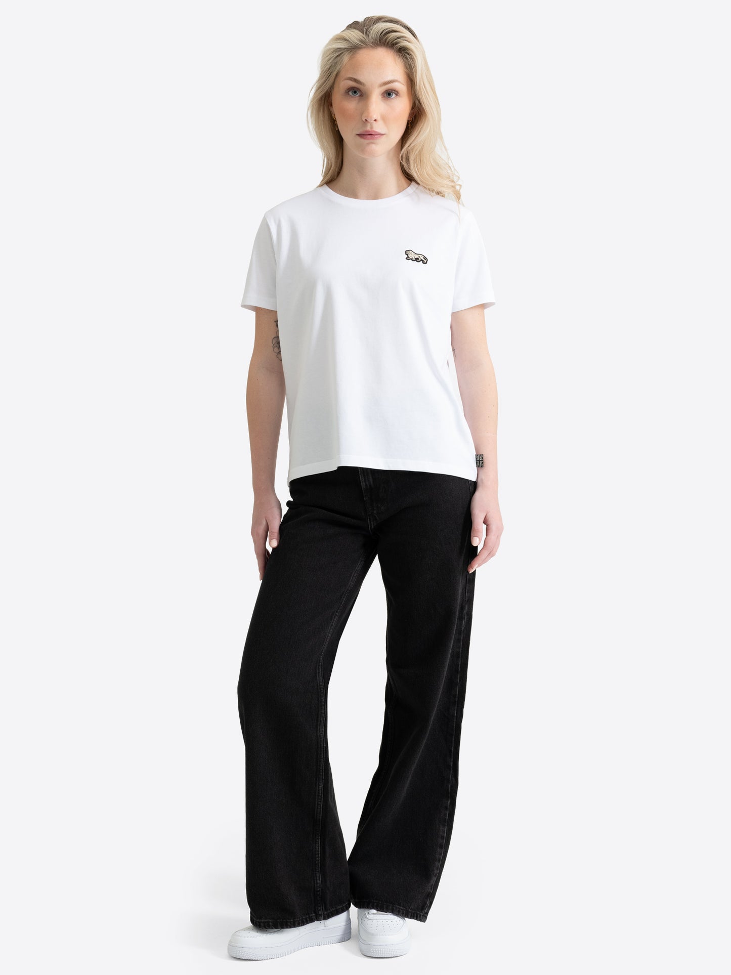 Lonsdale Damen T-Shirt Weiss – Klassisches Baumwoll-Shirt mit kleinem Löwen-Badge.