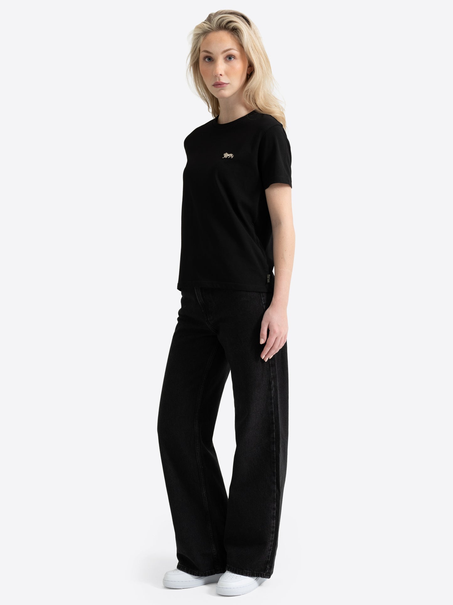 Lonsdale Damen T-Shirt Schwarz – Klassische Baumwoll-Trainingshose mit kleinem Löwen-Badge.