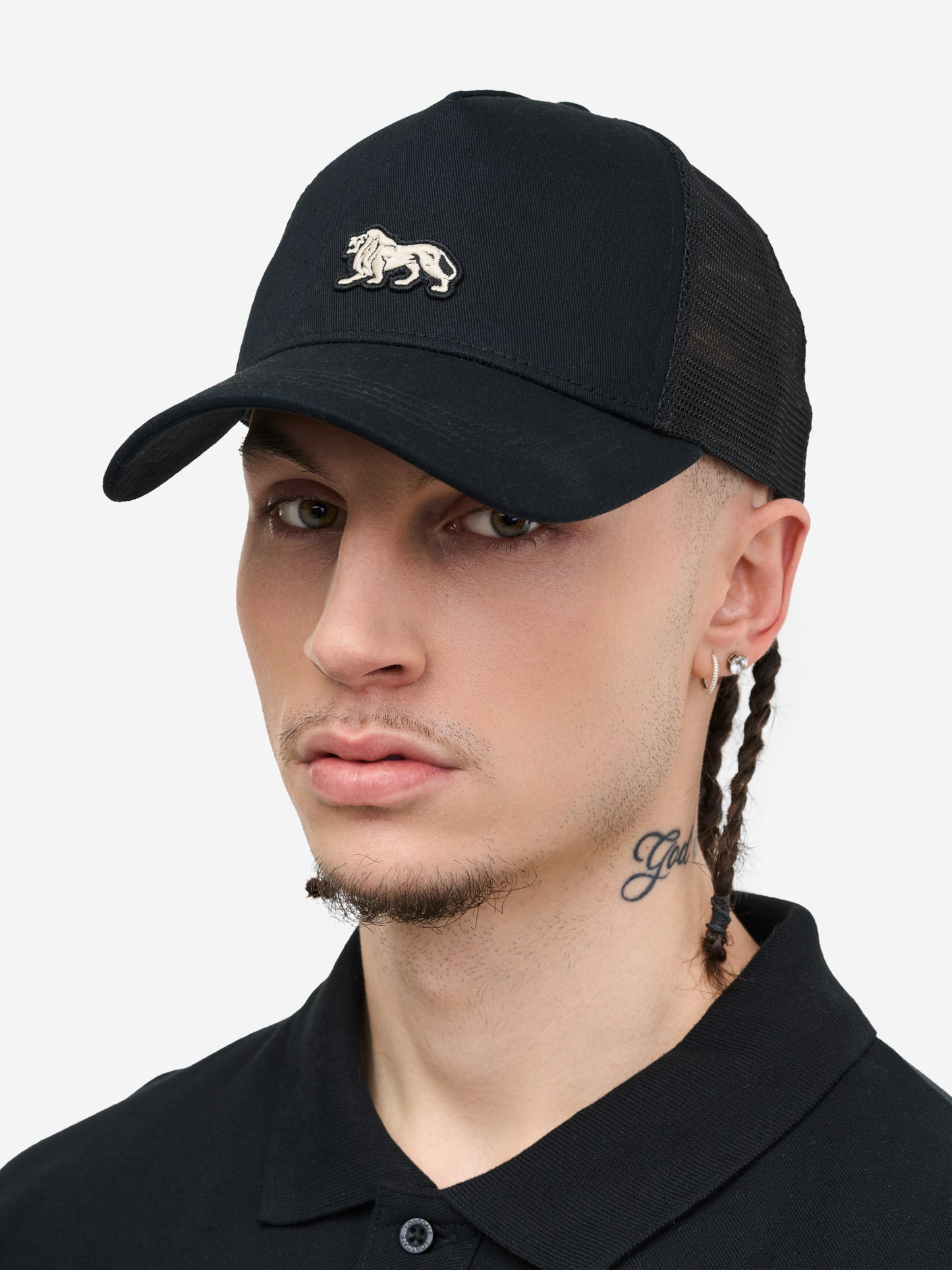 Schwarzes Lonsdale London Trucker Cap mit Löwen-Aufnäher. Sportliche Herren-Kappe im Schweizer Online-Shop kaufen.