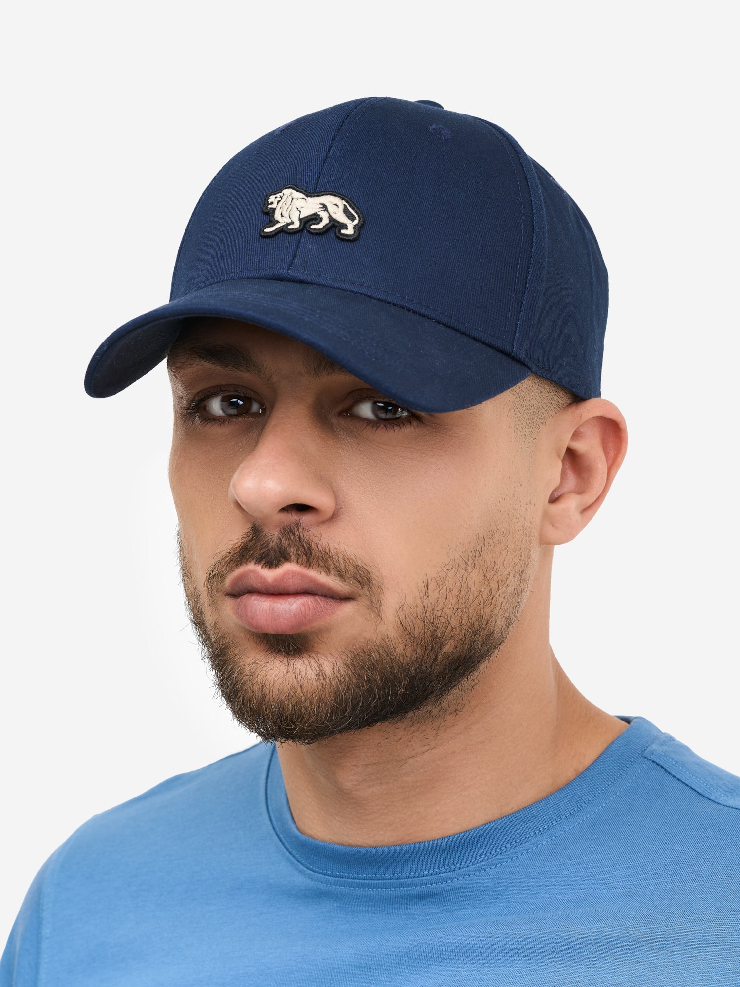 Dunkelblaue Lonsdale London Kappe mit Löwen-Emblem. Sportliches Baumwoll-Cap im Schweizer Online-Shop kaufen.