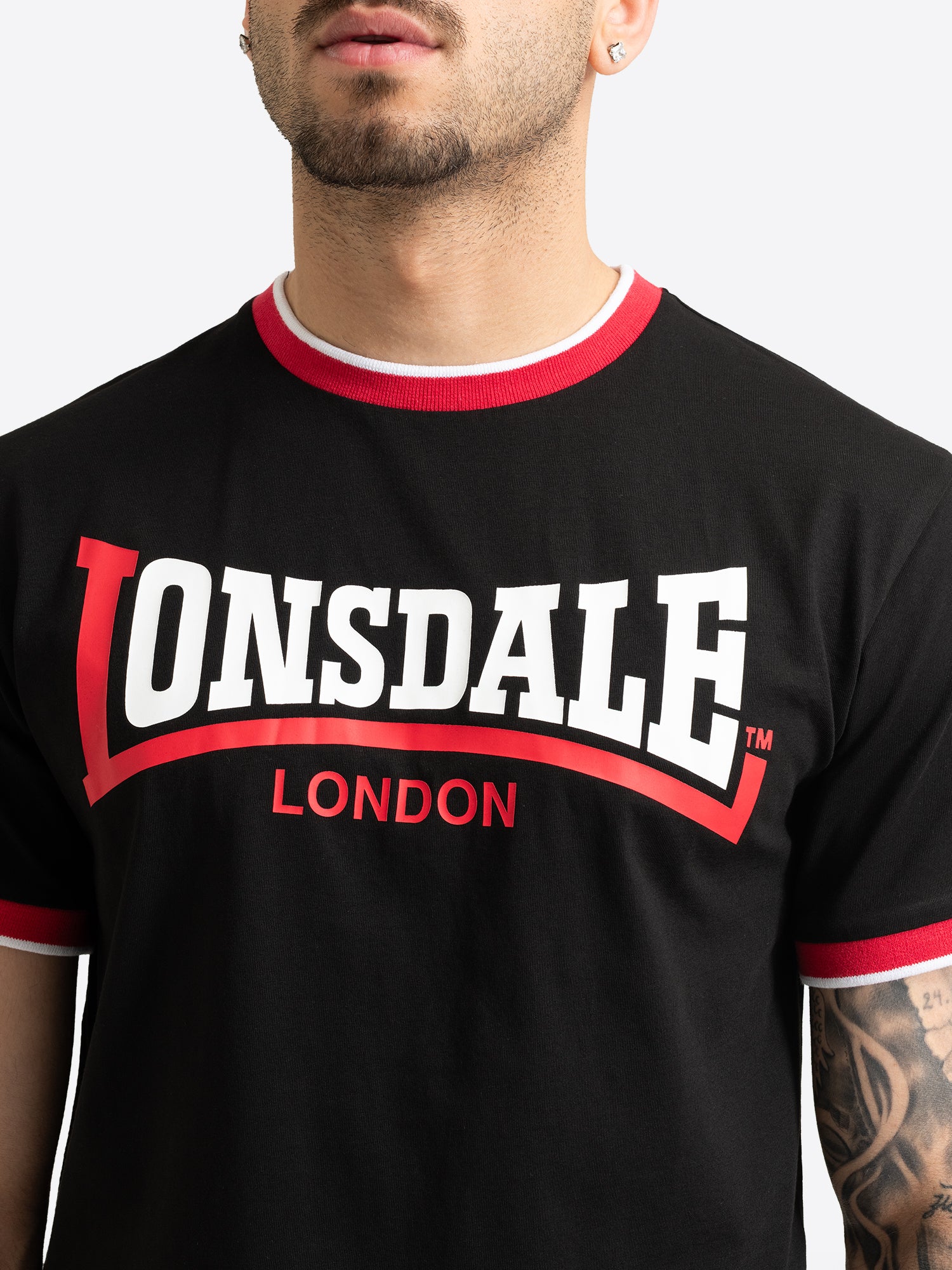 Schwarzes Lonsdale Herren T-Shirt mit rot-weissem Logo-Print und normaler Passform
