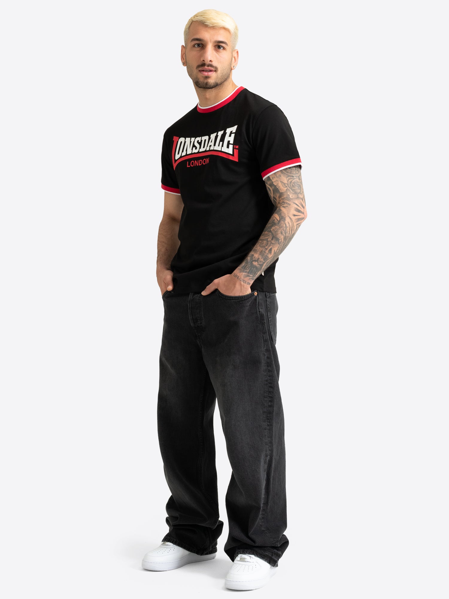 Schwarzes Lonsdale Herren T-Shirt mit rot-weissem Logo-Print und normaler Passform