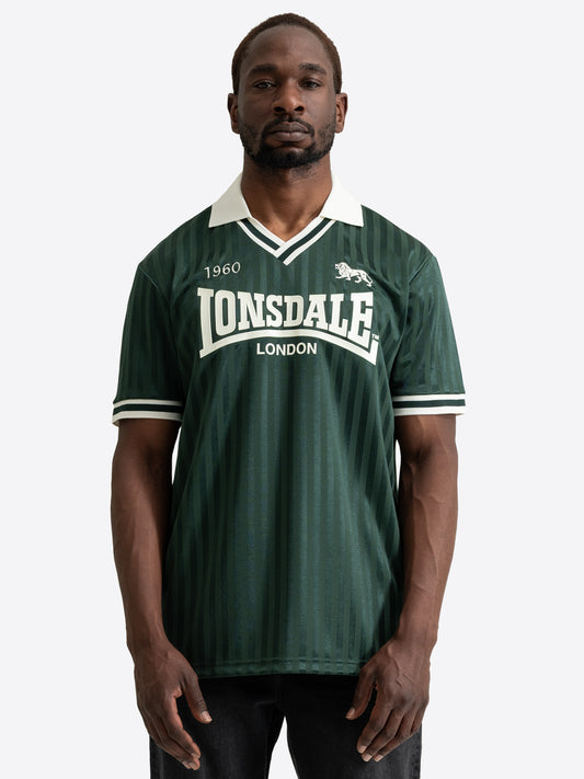 Grünes Lonsdale Trikot mit weissem Polokragen und grossem Logo-Aufdruck auf der Brust.