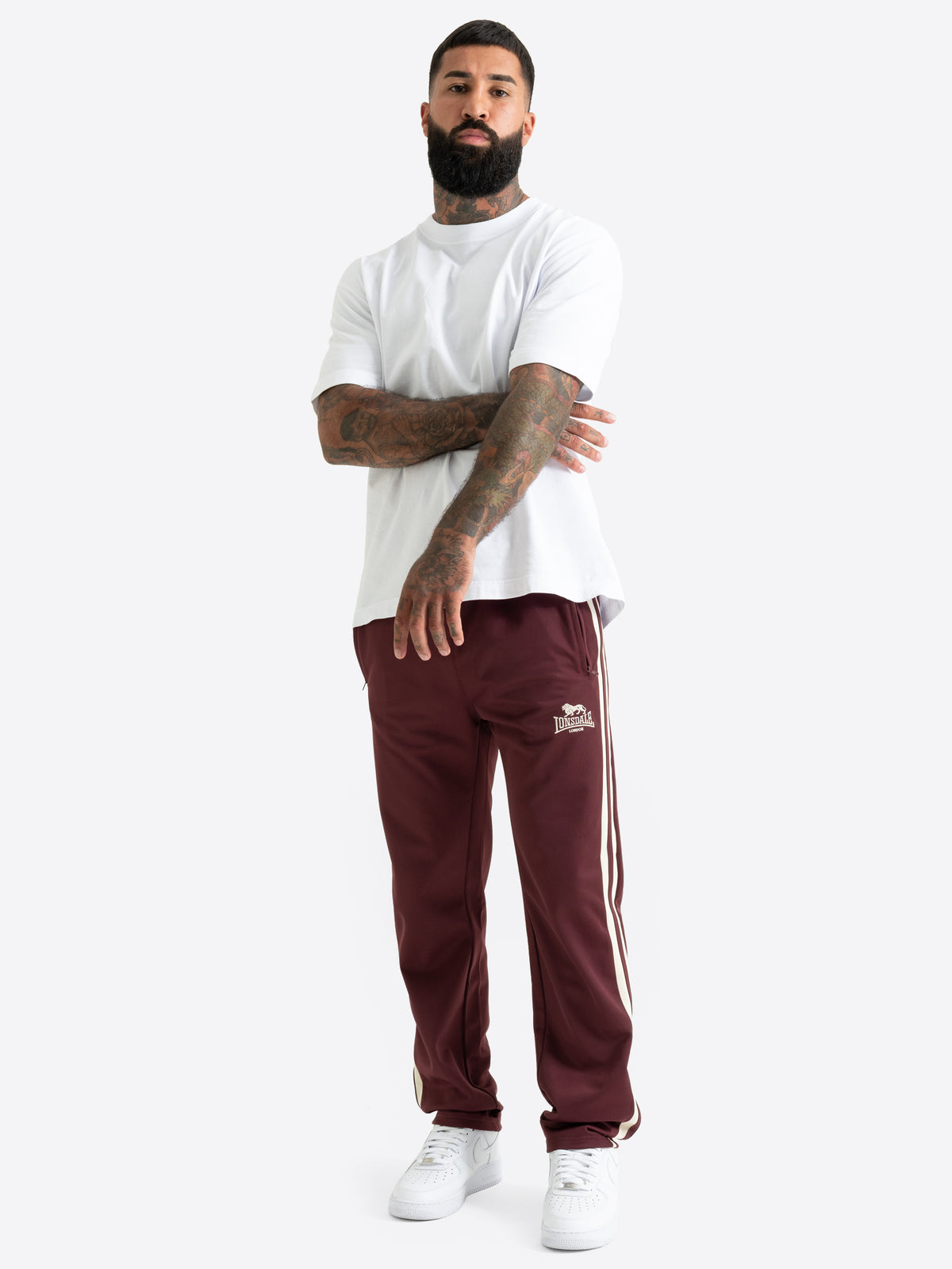 Lonsdale Jogginghose Herren Oxblood – Weinrote Trainingshose mit Logo und Seitenstreifen.