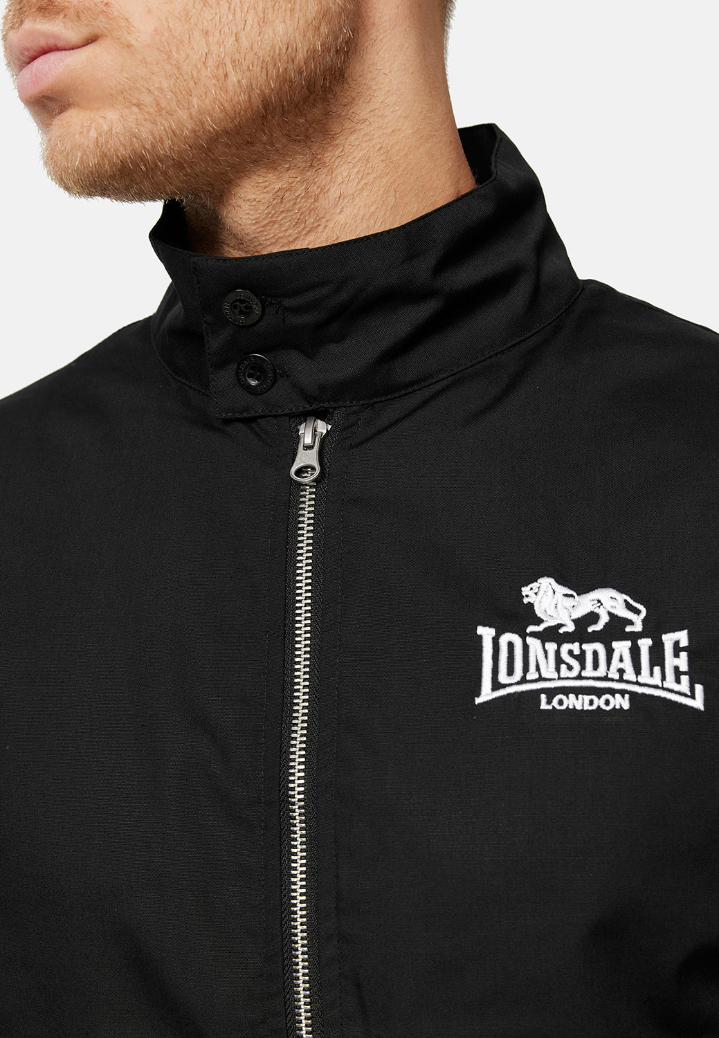 Lonsdale Acton Jacke mit Reißverschluss, kleinem Brustlogo, großem Rückenlogo und kariertem, farblich abgesetztem Innenfutter