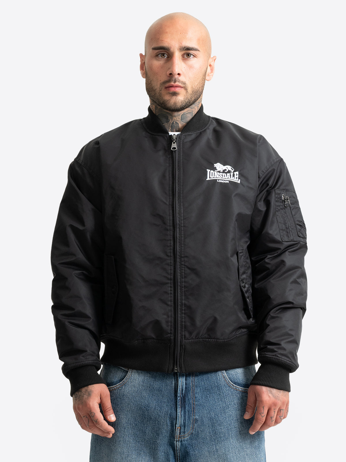 Schwarze Lonsdale Bomberjacke Herren – Oversized Fliegerjacke im Boxy Fit.