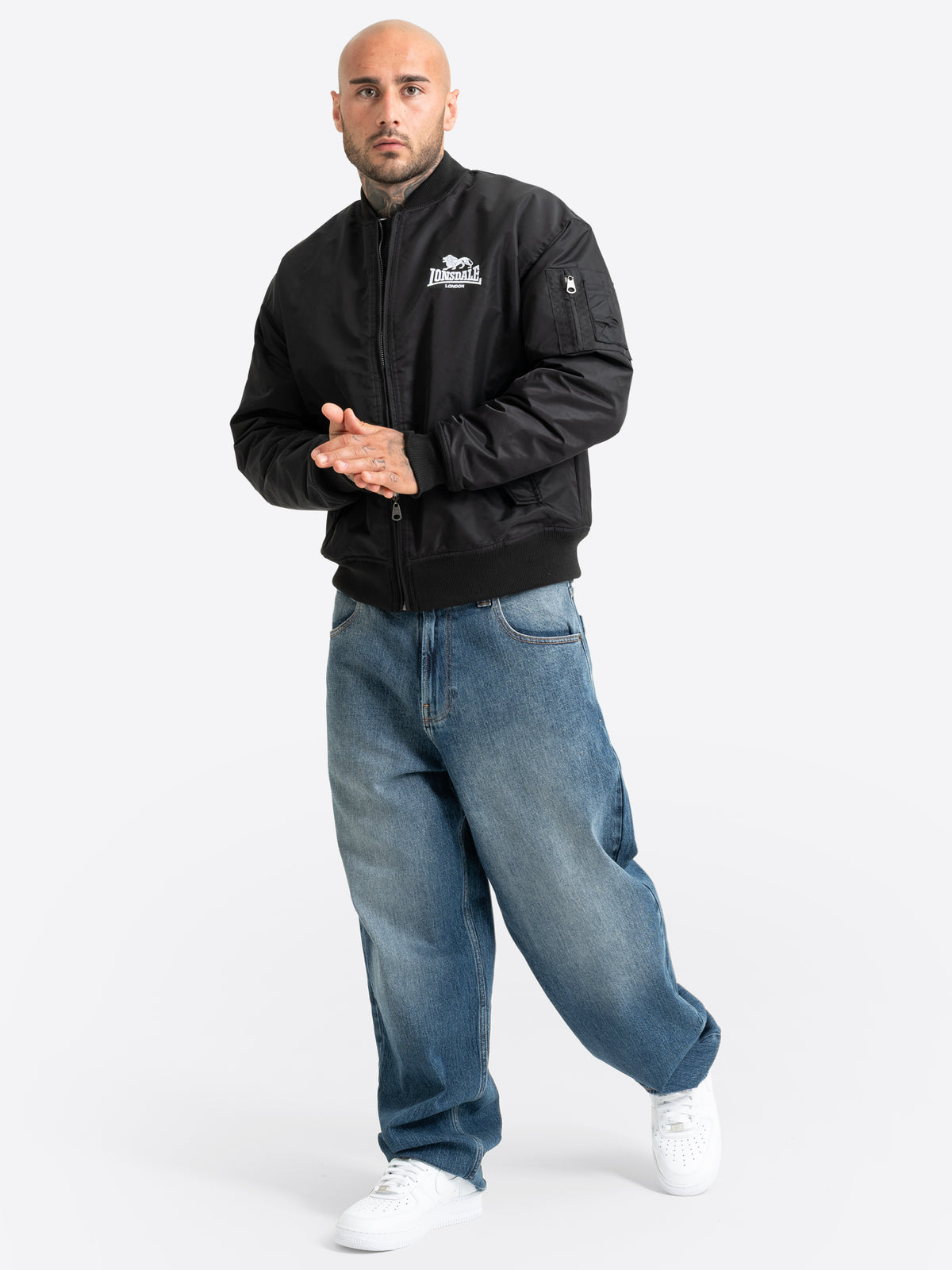 Schwarze Lonsdale Bomberjacke Herren – Oversized Fliegerjacke im Boxy Fit.