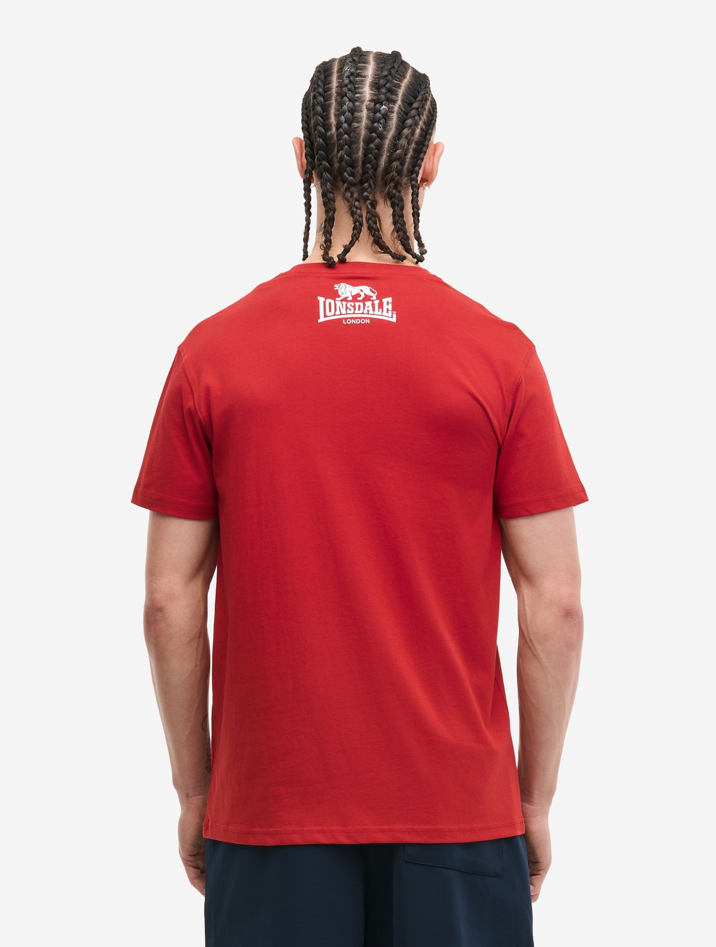 Rotes Lonsdale T-Shirt mit Logo-Brustprint und kleinem Markenprint im Nacken.
