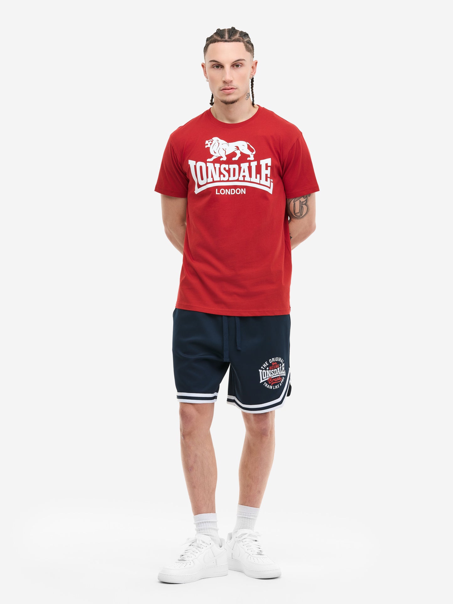 Rotes Lonsdale T-Shirt mit Logo-Brustprint und kleinem Markenprint im Nacken.