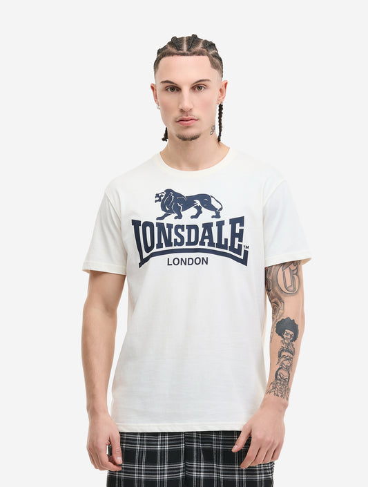 Lonsdale T-Shirt Ecru mit Logo-Brustprint und kleinem Markenprint im Nacken.
