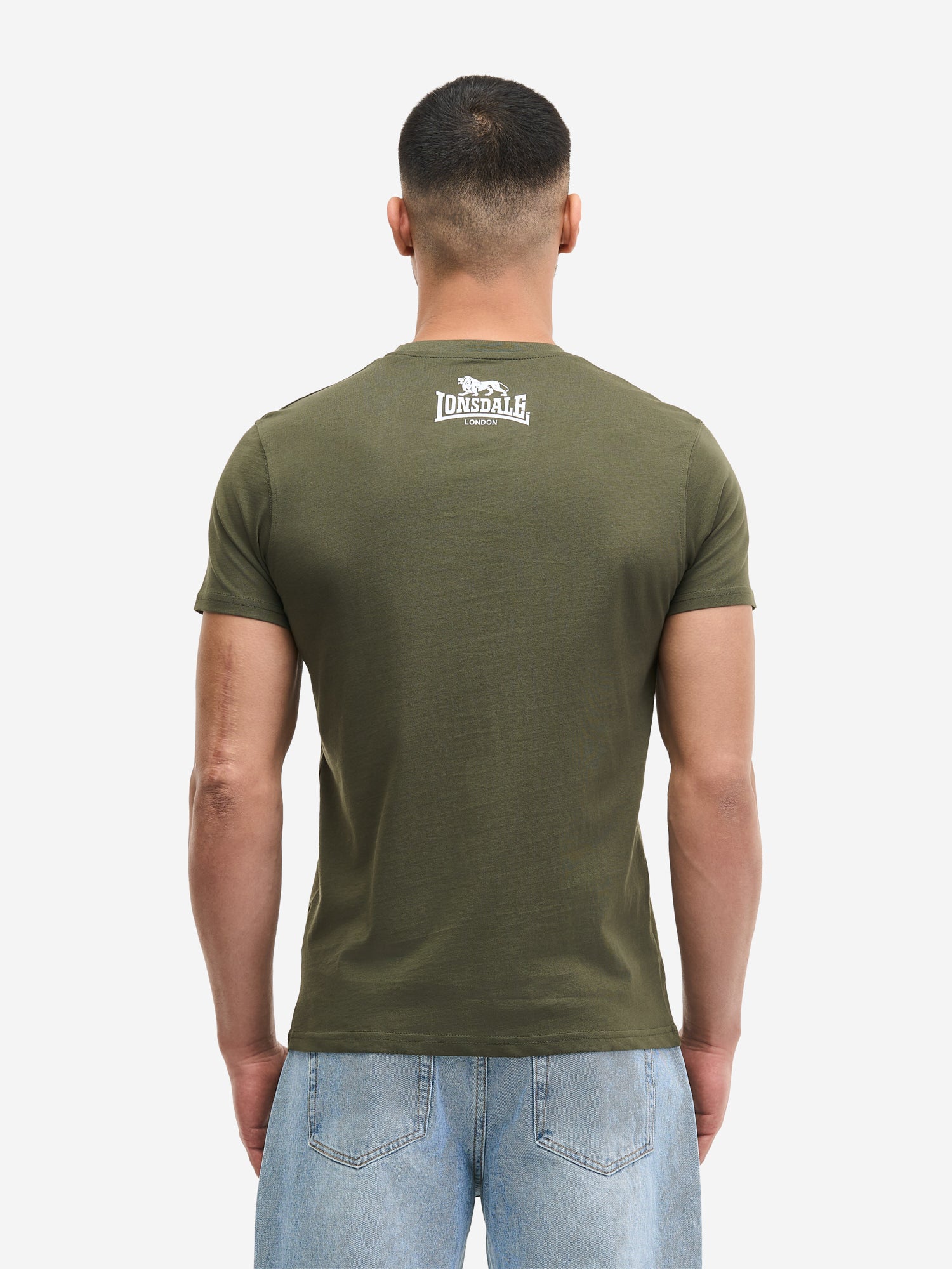 Lonsdale T-Shirt Oliv/Weiss mit Logo-Brustprint und kleinem Markenprint im Nacken.