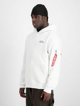 Laden Sie das Bild in den Galerie-Viewer, Alpha Industries Signature Back Print Hoody - White
