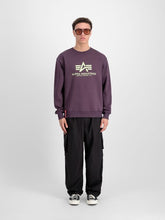 Laden Sie das Bild in den Galerie-Viewer, Alpha Industries Logo Basic Sweater - plum
