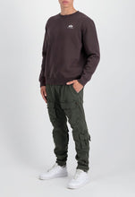 Laden Sie das Bild in den Galerie-Viewer, Alpha Industries Basic Small Logo Sweatshirt - hunter brown
