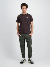 Laden Sie das Bild in den Galerie-Viewer, Alpha Industries Basic T-Shirt Small Logo - hunter brown

