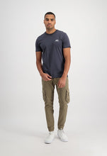 Laden Sie das Bild in den Galerie-Viewer, Alpha Industries Basic T-Shirt Small Logo - navy

