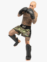 Laden Sie das Bild in den Galerie-Viewer, BENLEE 190043 Hinkley Thaiboxhose  Camo Woodland
