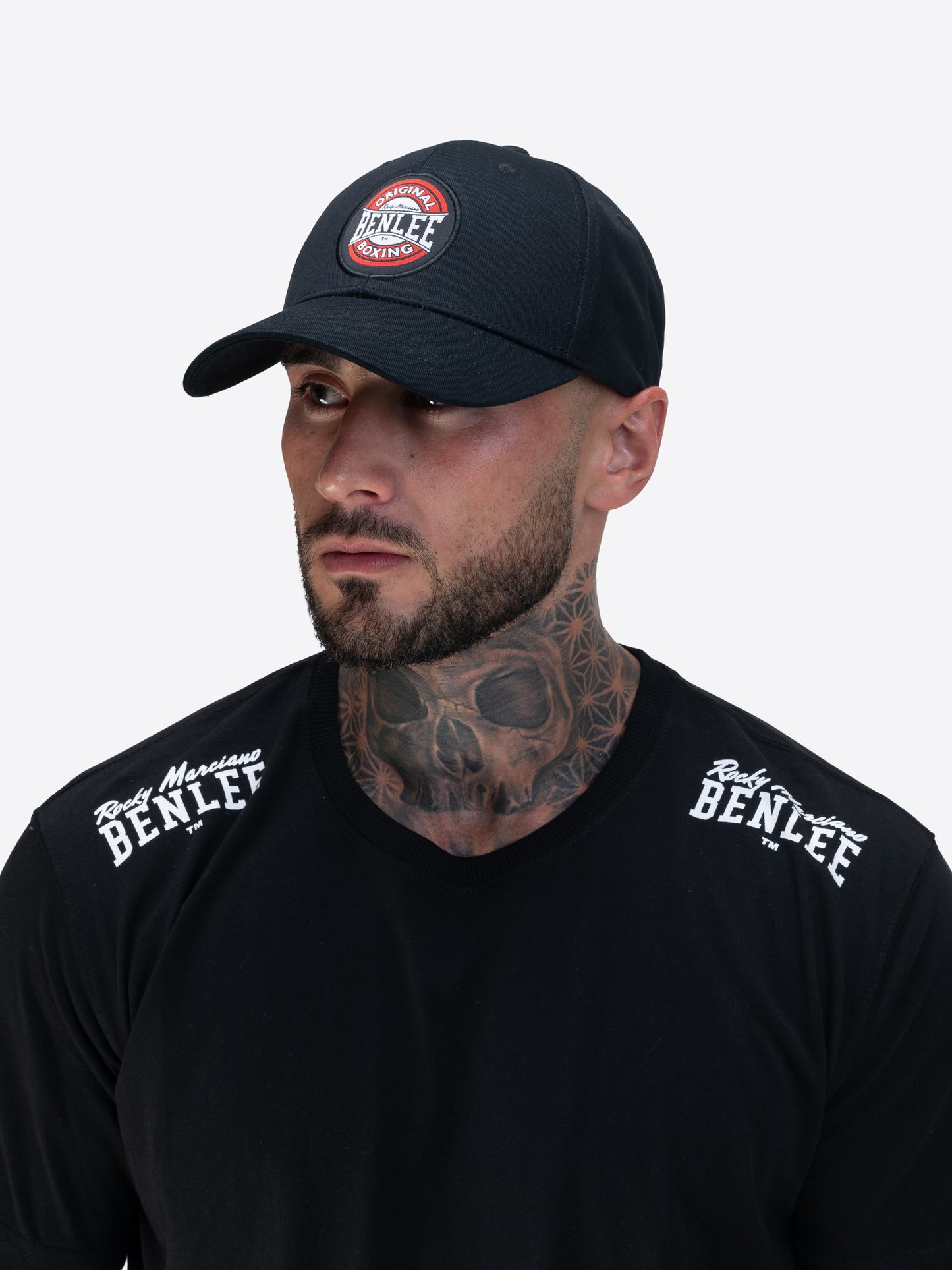 Schwarze BENLEE Toppa Baseballkappe mit rundem "Original Boxing"-Logo-Aufnäher auf der Vorderseite.