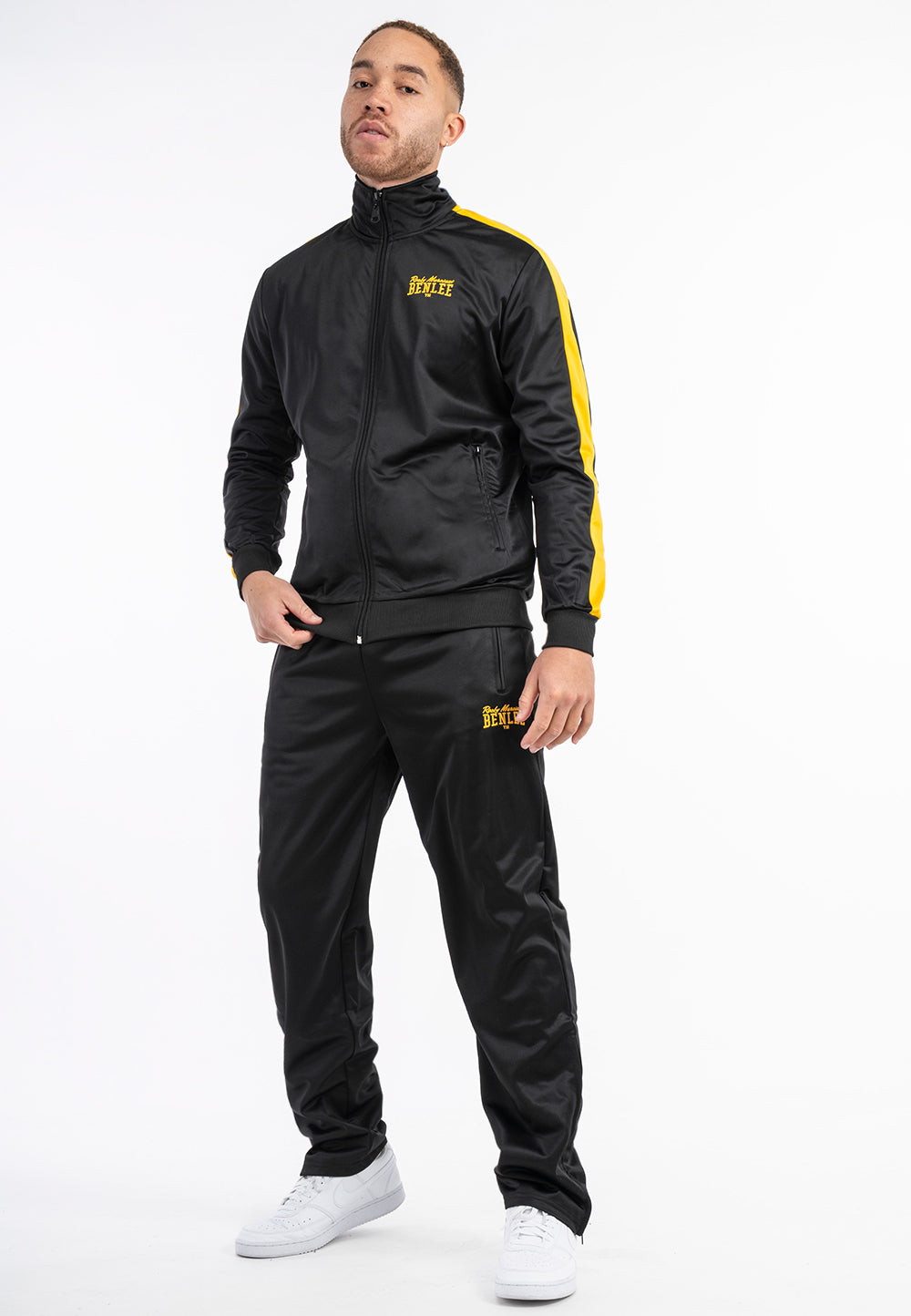 BENLEE Jogginganzug mit farblich abgesetzten Details, Logo-Stickereien und Reissverschlusstaschen an Jacke und Hose.