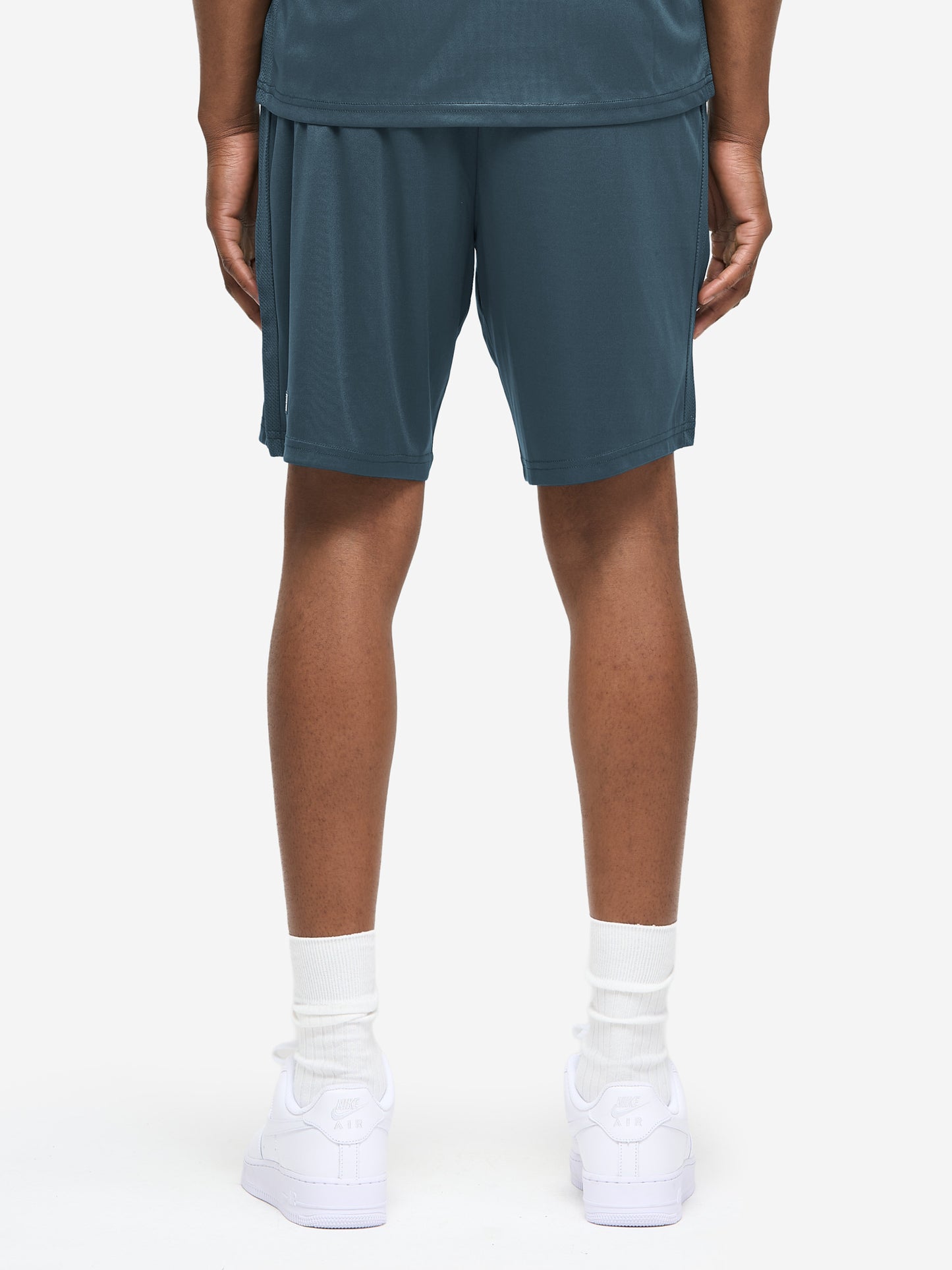 Dunkelblaue BENLEE Funktionsshorts mit Mesh-Einsätzen und gesticktem Logo links.