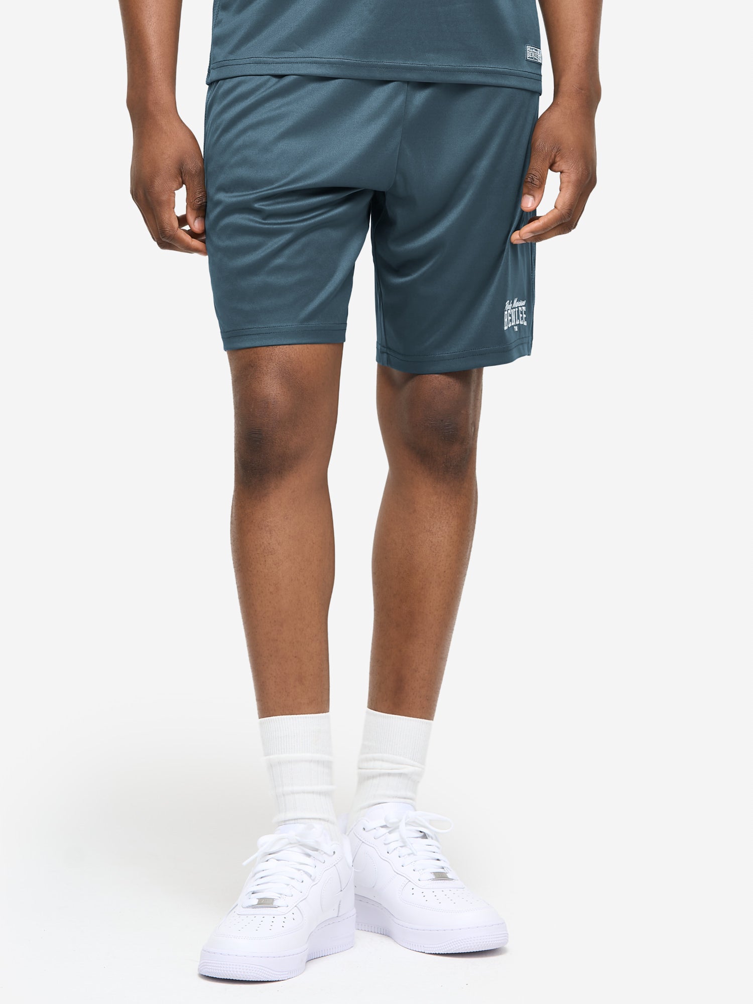 Dunkelblaue BENLEE Funktionsshorts mit Mesh-Einsätzen und gesticktem Logo links.