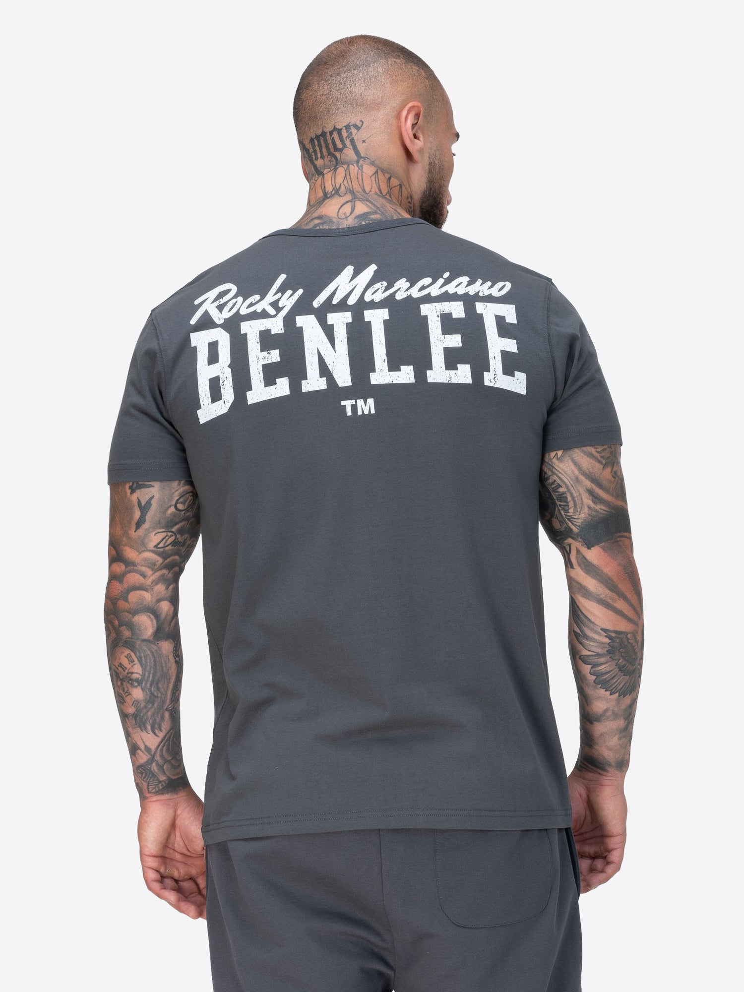 BENLEE T-Shirt mit grossem Logo-Aufdruck auf dem Rücken und am vorderen Saum.