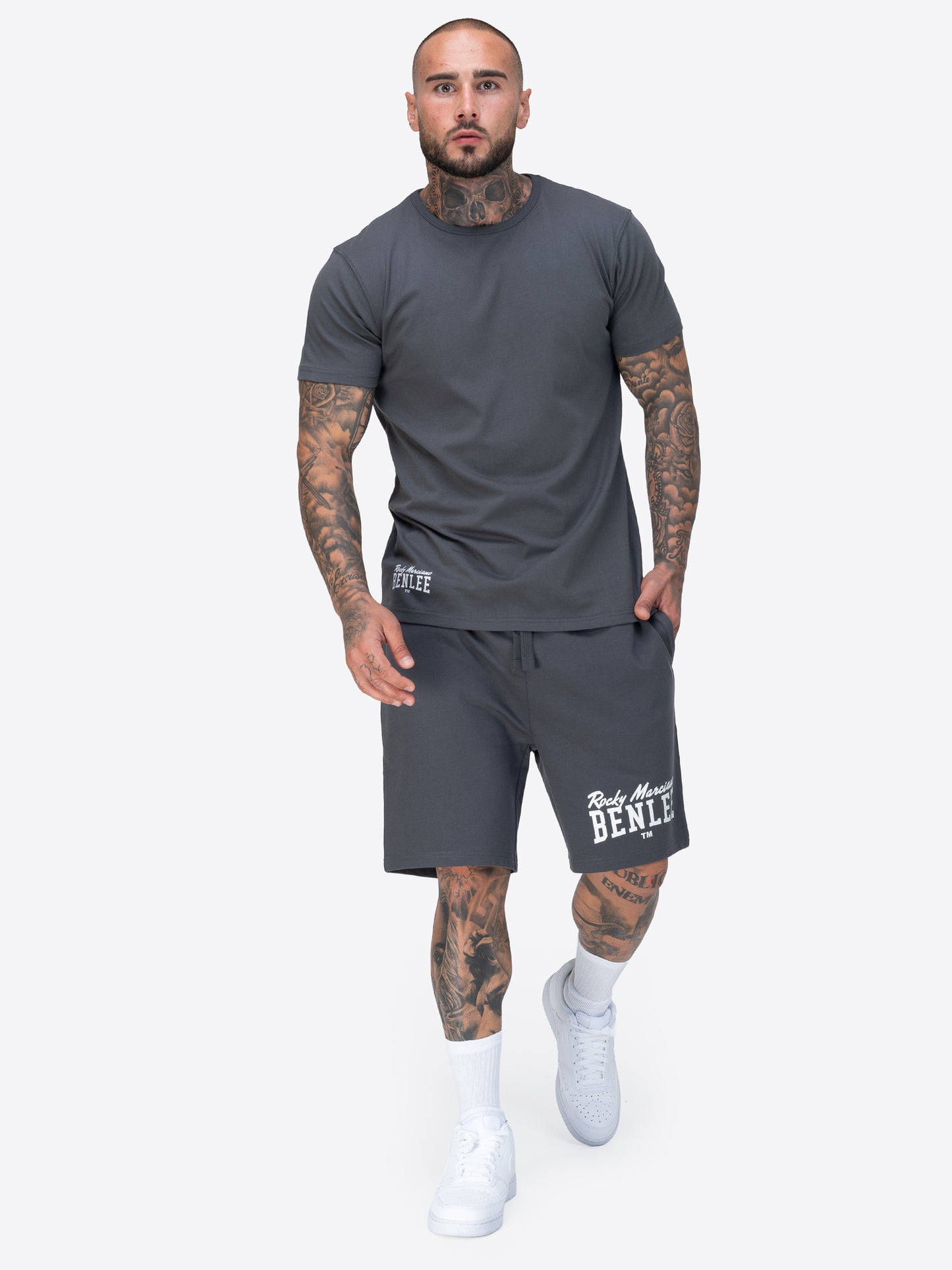 BENLEE T-Shirt mit grossem Logo-Aufdruck auf dem Rücken und am vorderen Saum.