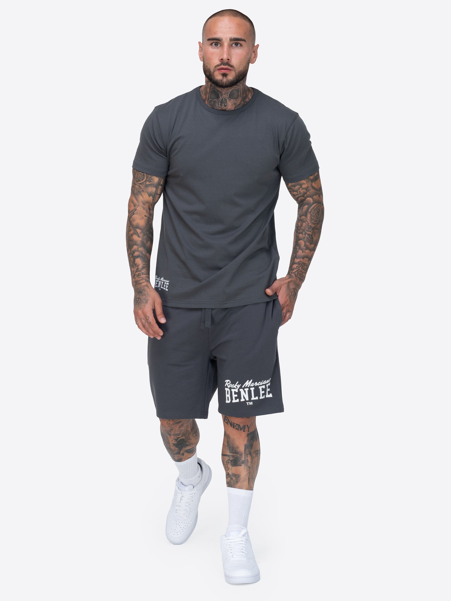 BENLEE T-Shirt mit grossem Logo-Aufdruck auf dem Rücken und am vorderen Saum.