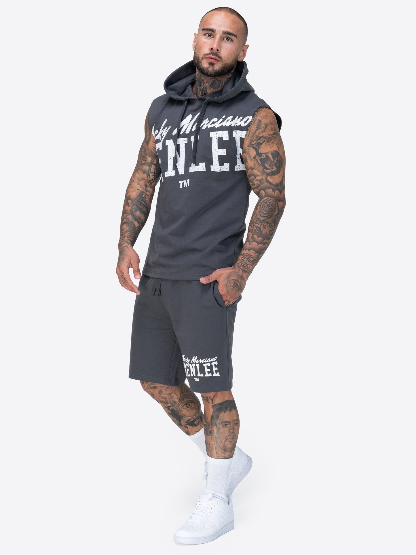 BENLEE ärmelloser Hoodie mit Kapuze und grossem Logo-Aufdruck auf der Brust.