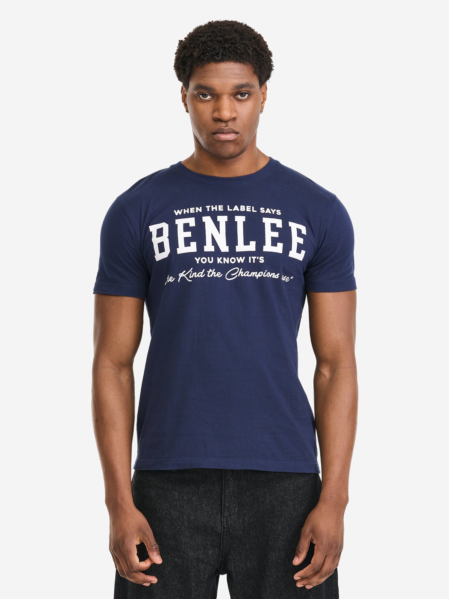 Navyfarbenes BENLEE Herren T-Shirt in normaler Passform mit grossem Brustdruck, Jersey aus 100 % gekämmter Baumwolle.