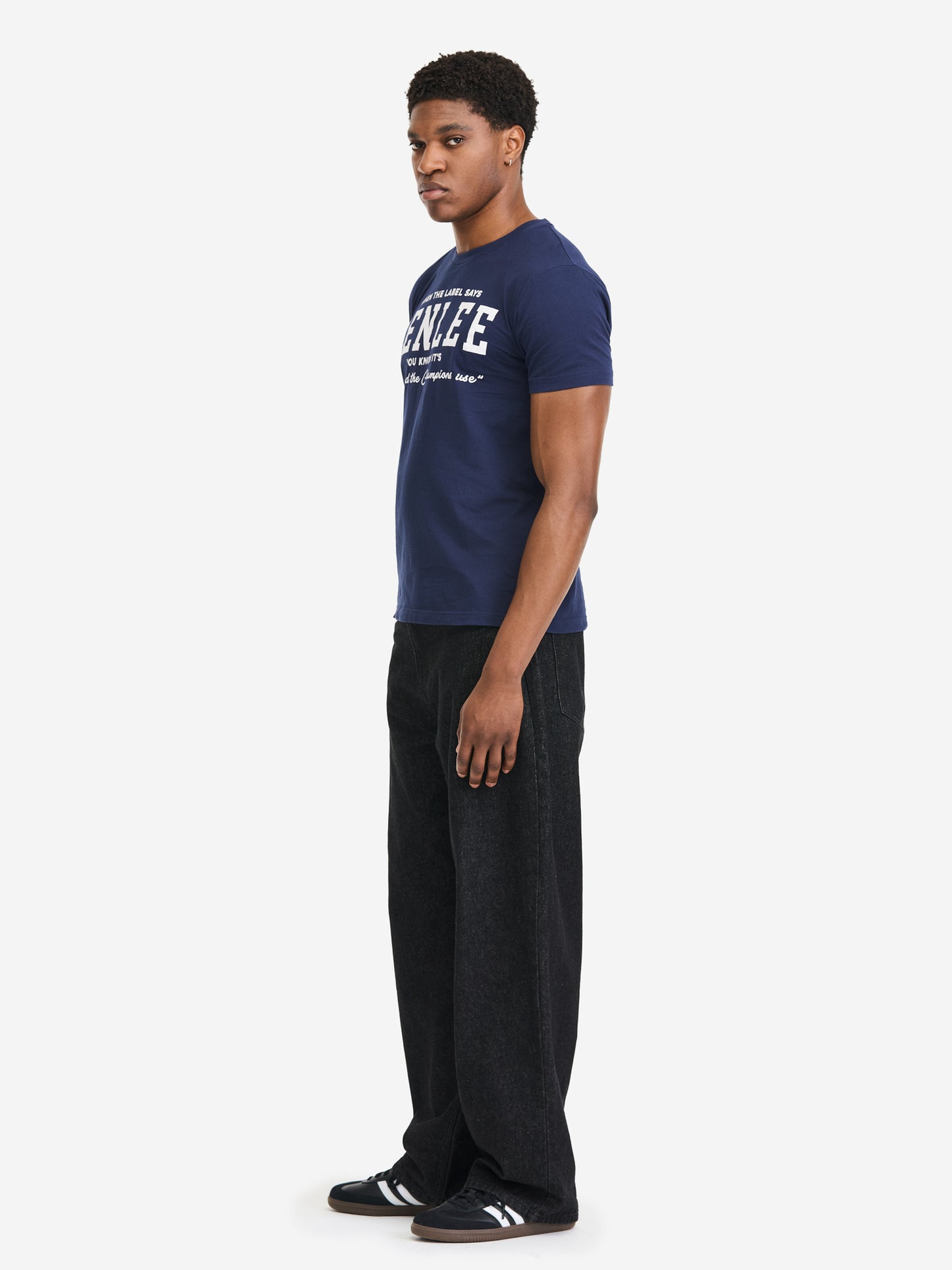 Navyfarbenes BENLEE Herren T-Shirt in normaler Passform mit grossem Brustdruck, Jersey aus 100 % gekämmter Baumwolle.