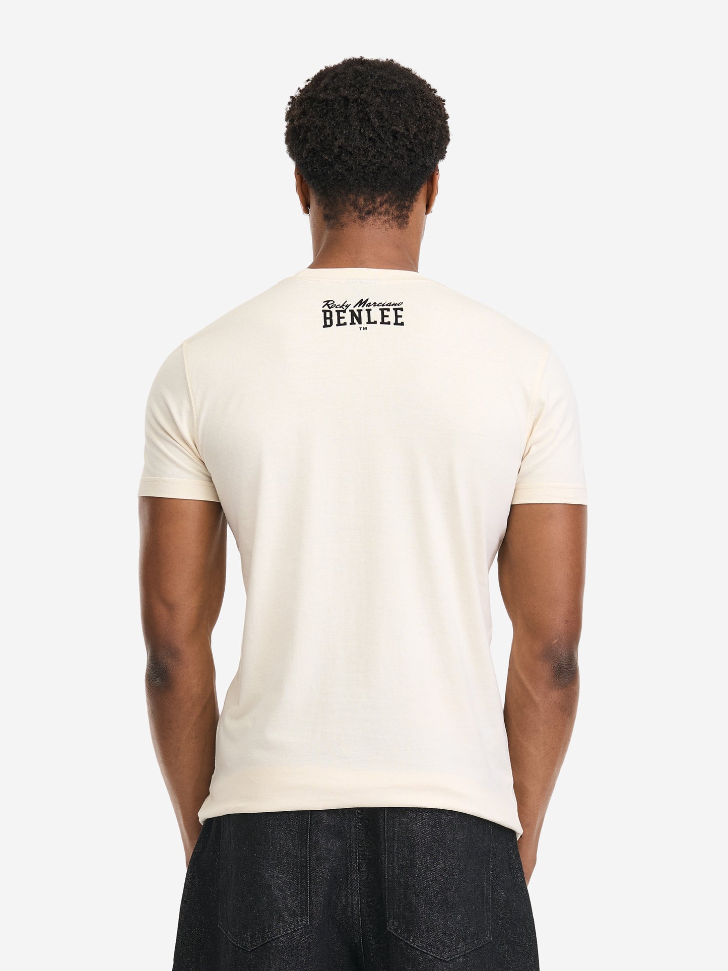 Herren T-Shirt in normaler Passform mit grossem Vintage-Print auf der Brust, weicher Jersey aus 100 % gekämmter Baumwolle.