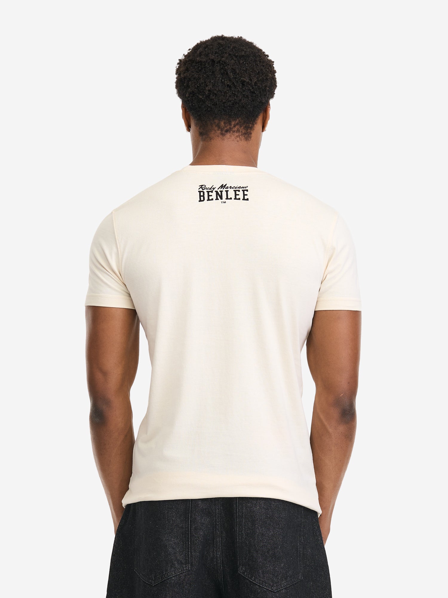 Herren T-Shirt in normaler Passform mit grossem Vintage-Print auf der Brust, weicher Jersey aus 100 % gekämmter Baumwolle.
