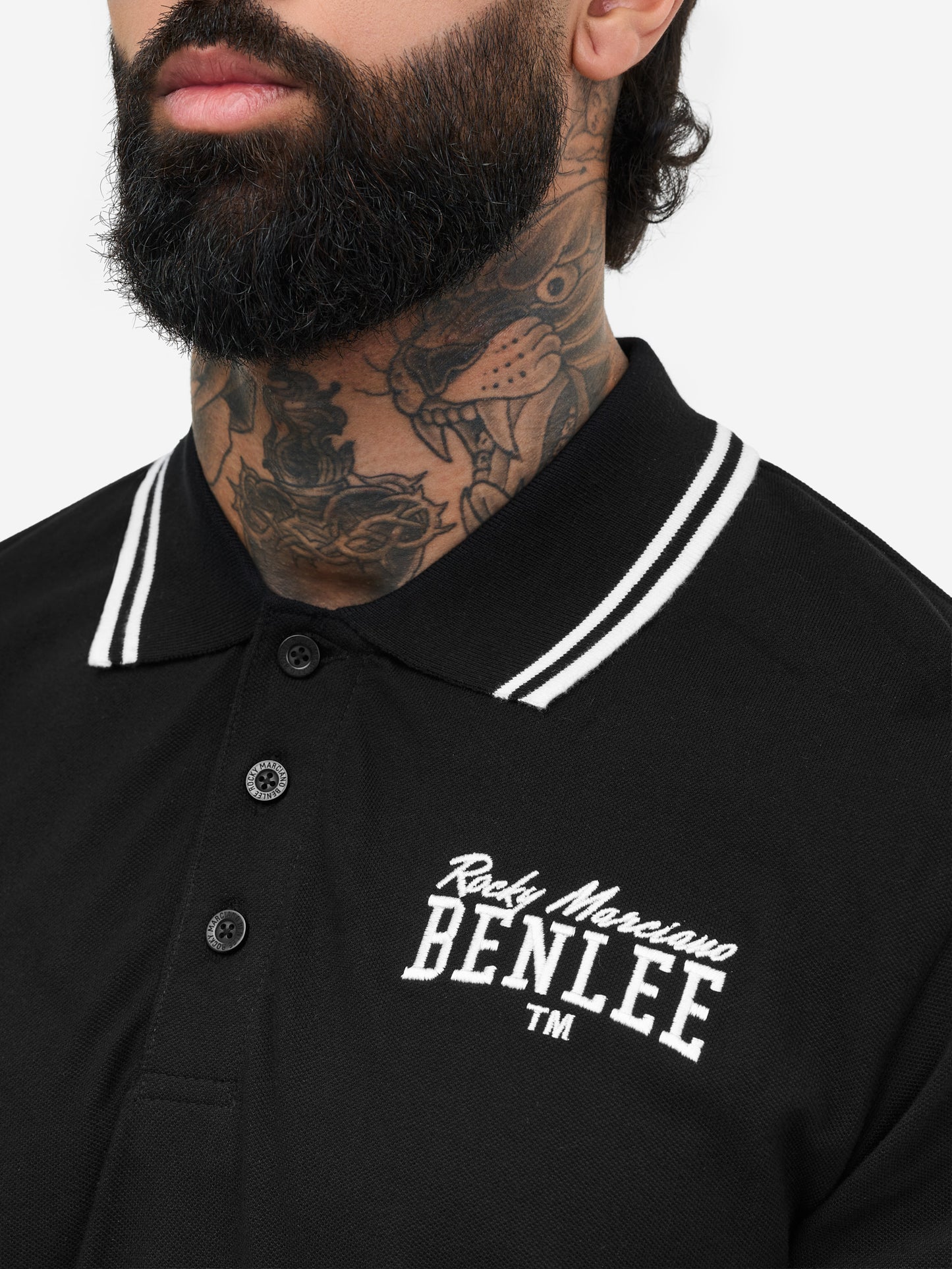 Benlee Rocky Marciano Logo-Stickerei auf schwarzem Baumwoll-Piqué und gestreifter Polokragen