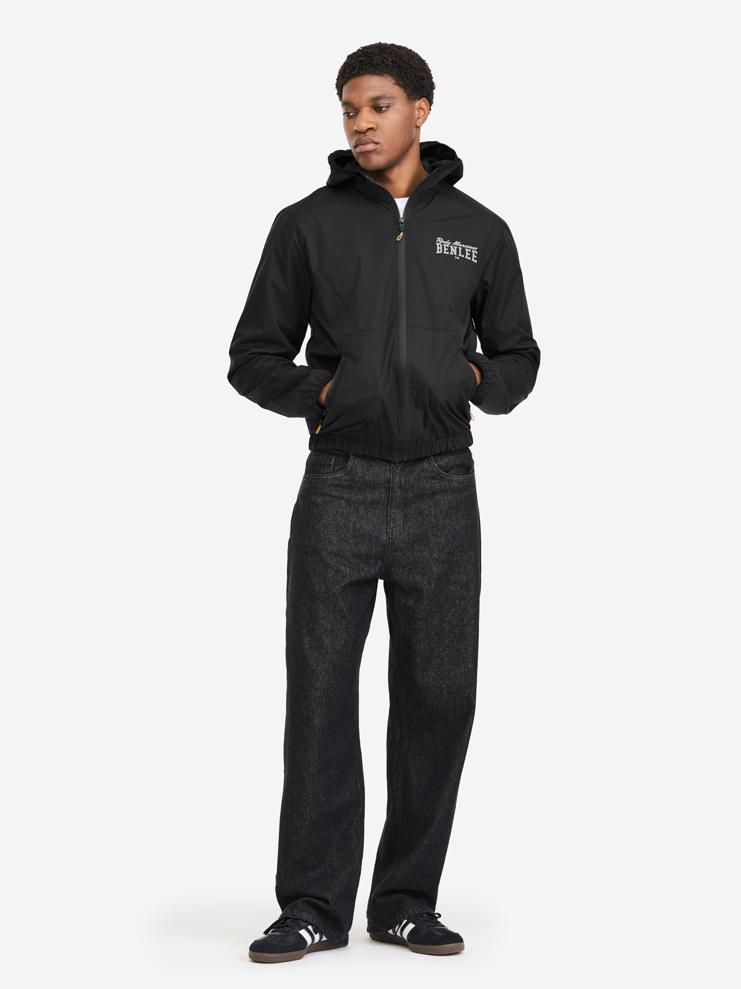 BENLEE Herren Windjacke in Schwarz, normale Passform, mit Kapuze, Reissverschluss und reflektierendem Logo-Print